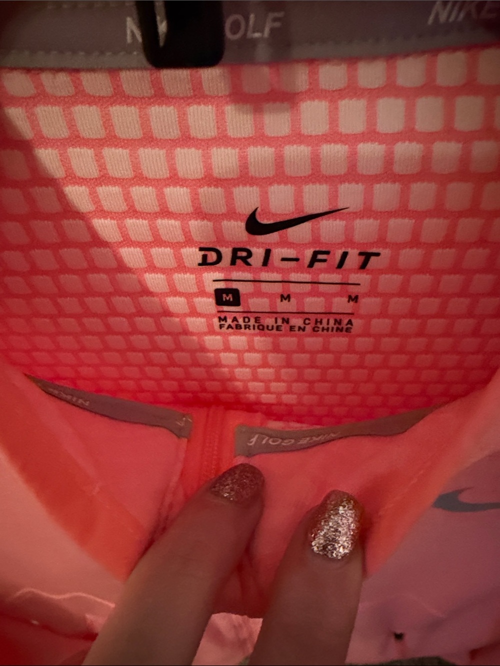 NWT Nike Women's Golf Dri-FIT 1/2 Zip Pullover Top Medium Coral Pink - Picture 3 of 7